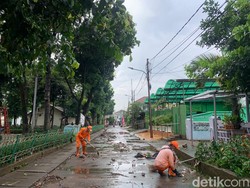 Banjir di Pondok Karya Jaksel Surut, Warga Mulai Bersih-bersih