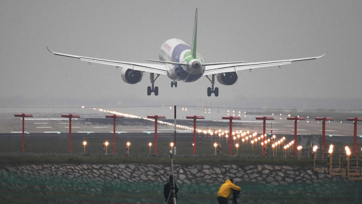 Pesawat Seperti Mau Jatuh Saat Lepas Landas? Ini Penjelasan Pilot