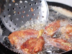 5 Tips Bikin Gorengan Tetap Renyah dan Lebih Sehat, Contek Yuk!