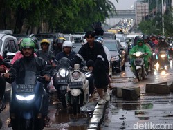 Ganjil Genap Jakarta Berlaku Normal Meski Ada Sejumlah Jalan Terendam Banjir