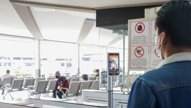 KAI menerapkan fitur face recognition untuk menyingkat waktu pengecekkan. 