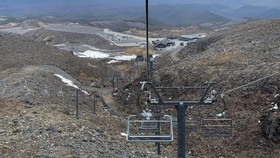 FOTO: Cerita Pilu Perginya Salju dari Arena Ski Selandia Baru
