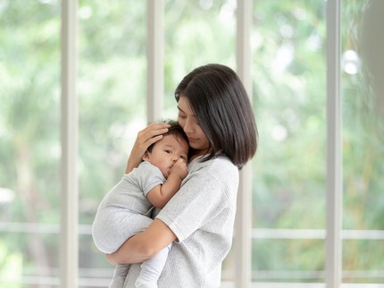 7 Cara Menghilangkan Dahak pada Bayi 0-6 bulan, Termasuk Tepuk-Tepuk Punggung