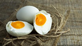 2 Cara Membuat Telur Asin yang Enak dan Masir