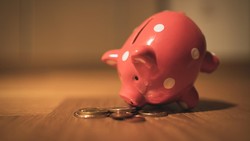 Kisah Pembantu Nekat Beli Saham dari Gaji Bulanan, Hidupnya Langsung Berubah Total