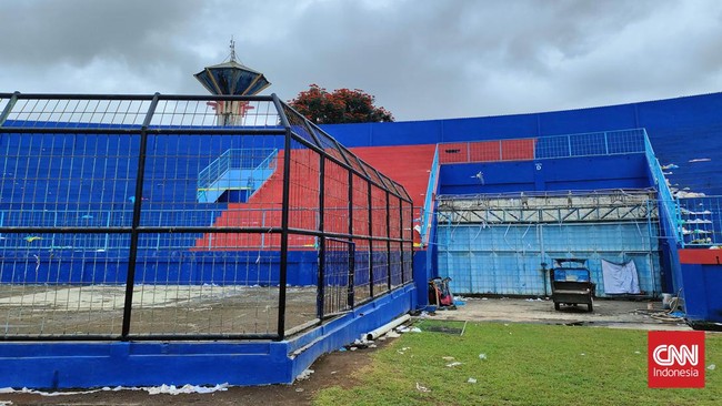 Beredar rekaman suara dari seorang yang mengaku sebagai penjual dawet di Pintu 3 Stadion Kanjuruhan, mengabarkan soal banyak suporter Aremania mabuk.