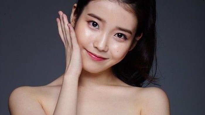 Mulus Layaknya Kulit Bayi, Simak Tips Kulit Sehat dan Awet Muda ala IU