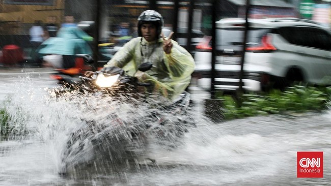 21 Ruas Jalan di Jakarta Tergenang Usai Hujan Deras Berdasarkan laporan BPBD, 21 ruas jalan itu tersebar di wilayah Jakarta Utara dan Jakarta Barat. Data itu merupakan update hingga pukul 11.00 WIB.