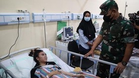 KSAD Dudung Jenguk Korban Tragedi Kanjuruhan di RSSA Malang