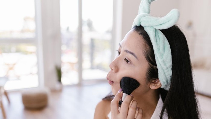 Melakukan teknik contouring