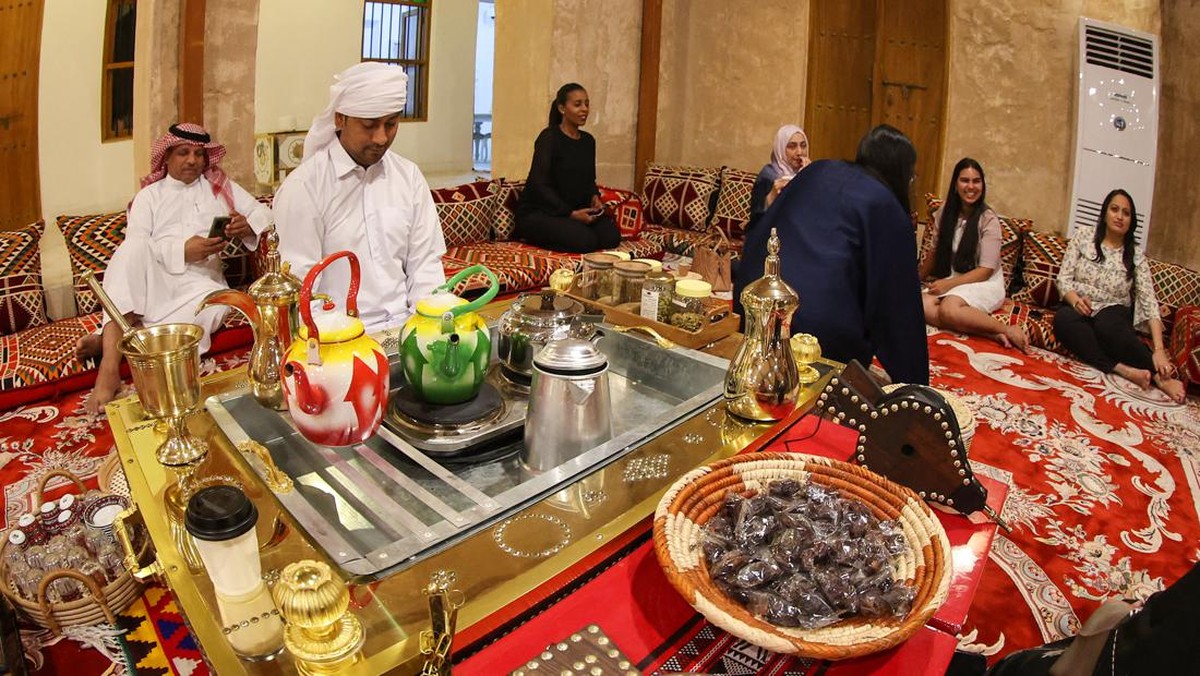 FOTO: Mencicipi Pekatnya Kopi Tradisional Arab