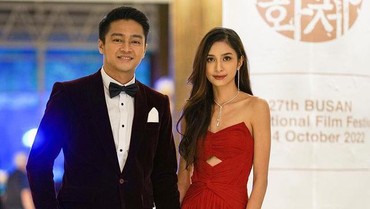 img-title Pacaran Beda Agama, Deva Mahenra Ikut Rayakan Natal Bareng Mikha Tambayong