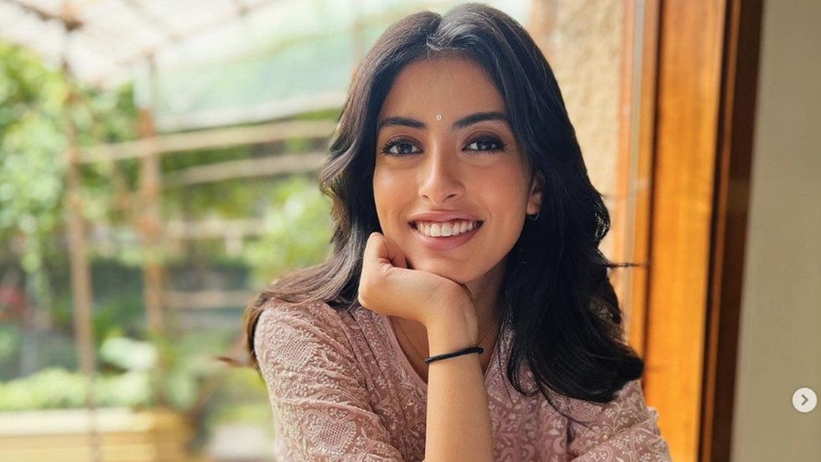 Navya Naveli Nanda, cucu dari Amitabh Bachchan.