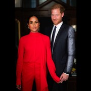 Tampil Serba Merah, Cek Harga Outfit Meghan Markle dalam Rilisan Foto Barunya