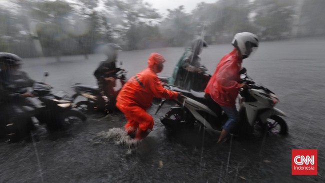 Sejumlah titik di wilayah DKI Jakarta yang tergenang banjir akibat intensitas hujan tinggi pada Rabu (4/1) telah surut seluruhnya pada Kamis ini.