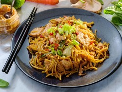 3 Resep Mie Ayam Pedas Gurih yang Mulur Enak
