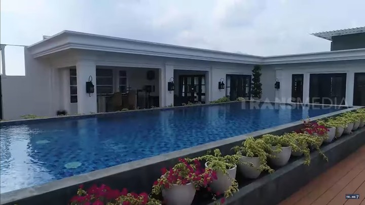 Rumah Mewah Bos Kosmetik Rizky Ananda Musa