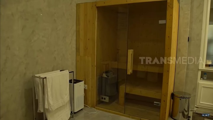 Rumah Mewah Bos Kosmetik Rizky Ananda Musa