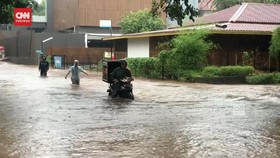 VIDEO: Banjir Rendam Wilayah Cipete Selatan dan Tegal Parang