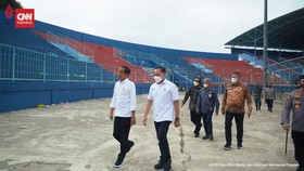 VIDEO: Aremania Somasi Presiden, KSP: Pak Jokowi Salah Apa?