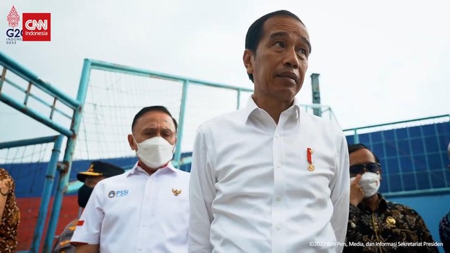 Presiden Jokowi menerima surat yang memastikan Indonesia tidak terkena sanksi dari FIFA terkait tragedi di Stadion Kanjuruhan.