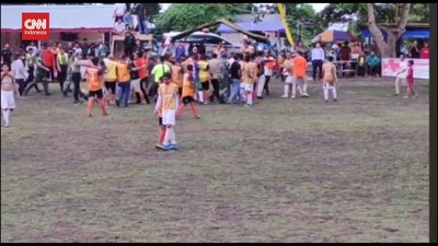VIDEO: Pertandingan Sepakbola di Natuna Ricuh, Penonton Pukul Pemain