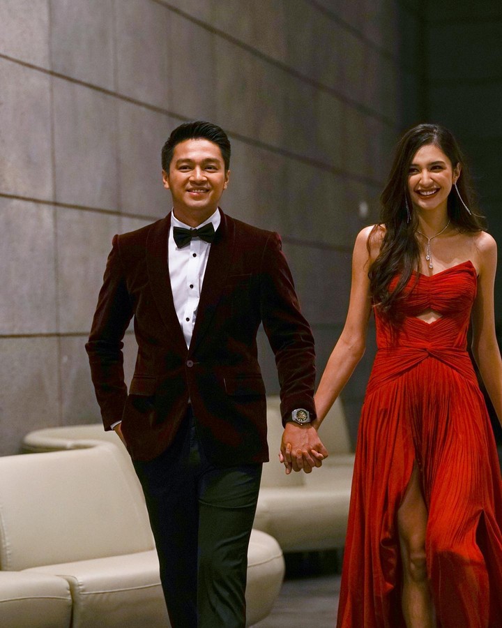 Penampilan Mikha Tambayong curi perhatian netizen dalam red carpet dan acara pembukaan Busan International Film Festival 2022. Intip potretnya di sini, Bunda.