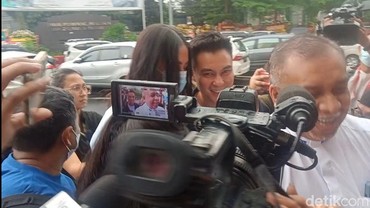 Tebar Senyuman, Baim Wong dan Paula Verhoeven Penuhi Panggilan Polisi