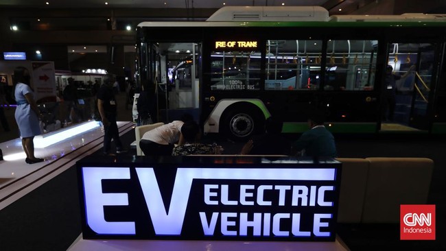FOTO: Bus Lawas hingga Bus Listrik 'Kopdar' di Kemayoran
