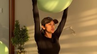 Sambut Anak Pertama, 7 Potret Canti Tachril Istri Adipati Dolken Lakukan Prenatal Gymball