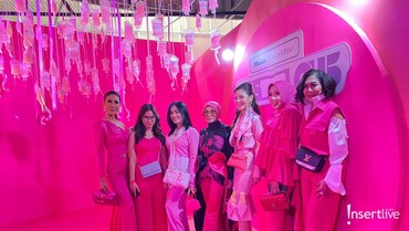 img-title Pinkish! Potret Adu Gaya Totalitas Artis Tanah Air di Pink Carpet Caren Delano
