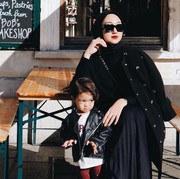 Simak Gaya Dian Pelangi dan Anak saat di Paris, Ibu Anak Kompak Stylish!