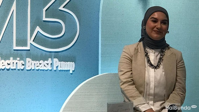 Kisah Irish Bella Menyusui Anak