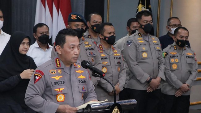 Kapolri Jenderal Listyo Sigit mengakui personel polisi yang memahami mekanisme pengamanan pertandingan olahraga masih minim.