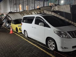 Tembok Sekolah di Ciputat Jebol Timpa 5 Mobil, Tak Ada Korban Jiwa