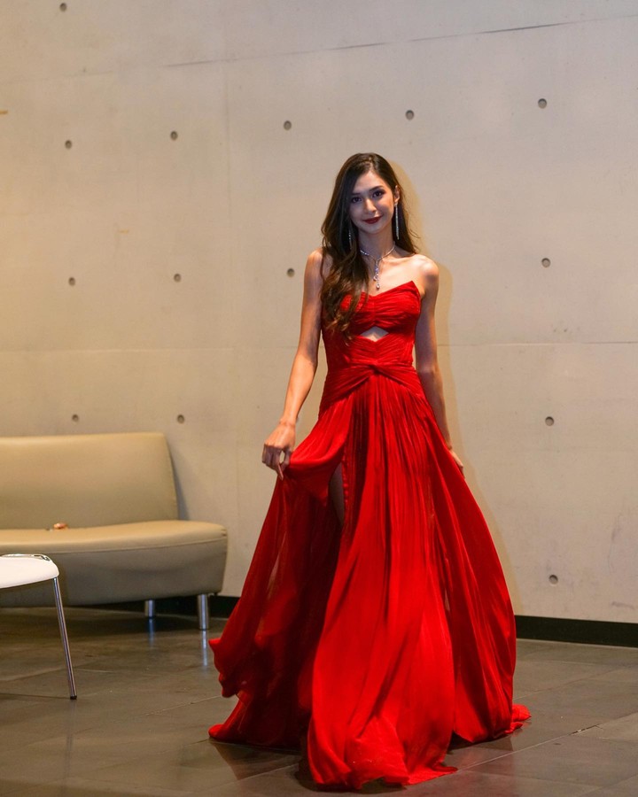 Penampilan Mikha Tambayong curi perhatian netizen dalam red carpet dan acara pembukaan Busan International Film Festival 2022. Intip potretnya di sini, Bunda.