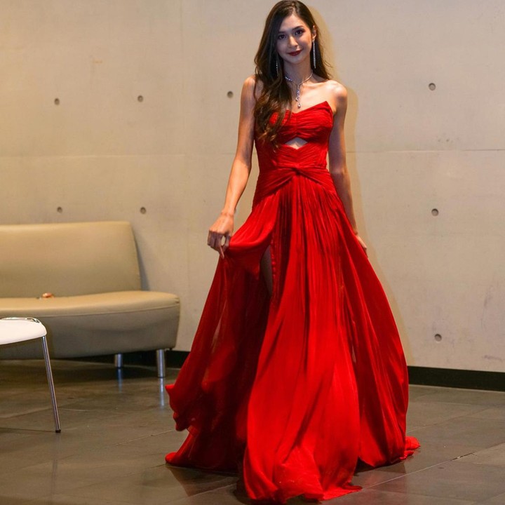<p>Mikha Tambayong tampil mengenakan dress merah cantik di Busan International Film Festival 2022 yang digelar di Busan, Korea Selatan. Aktris Indonesia ini terlihat anggun, ya Bunda. (Foto: Instagram/miktambayong)</p>
