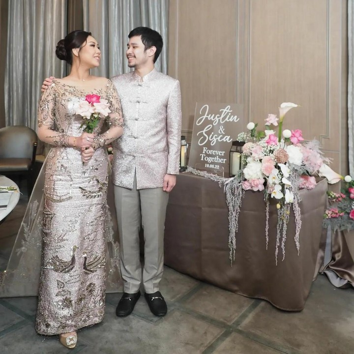 <p>Momen lamaran Sisca dan Jess baru diunggah di media sosial keduanya. Padahal, prosesi lamarannya sudah diadakan pada 10 Agustus 2022 lalu. (Foto: Instagram/jessnolimit)</p>