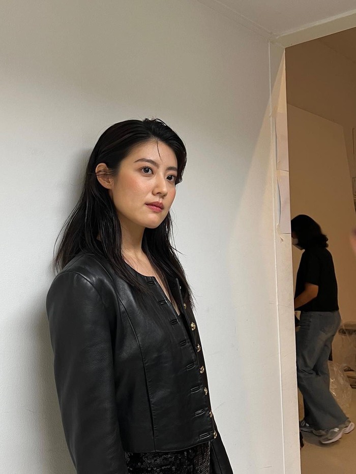 Mulai dari drama komedi romantis, sejarah, sampai misteri. Kemampuan bintang The Great Queen Seondeok ini tampaknya selalu memukau para Kdrama lovers! Ia juga mendapat lebih dari 20 nominasi akting./Foto: Instagram @hyuniiiiiii_95917