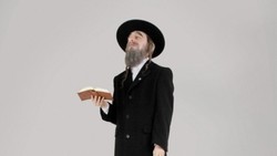 Serba-serbi Patung Kontroversi 'Stairway to Heaven': Islam Tertindih Katolik & Yahudi