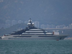 Diburu Blok Barat, Kapal Pesiar Mewah Rusia Berlabuh di Hong Kong