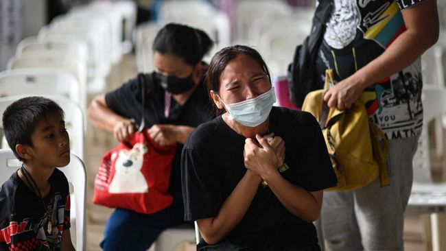 Guru Beber Detik-detik Horor Penembakan Brutal Penitipan Anak Thailand Sejumlah saksi mata membeberkan detik-detik horor penembakan massal di tempat penitipan anak di Na Klang, Thailand, yang menewaskan 38 orang pada Kamis (6/10).