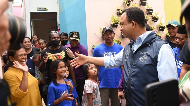 Anies Baswedan berjanji akan bermain ke Kampung Gembira Gembrong, Jatinegara jika sudah tidak menjadi gubernur DKI Jakarta lagi.