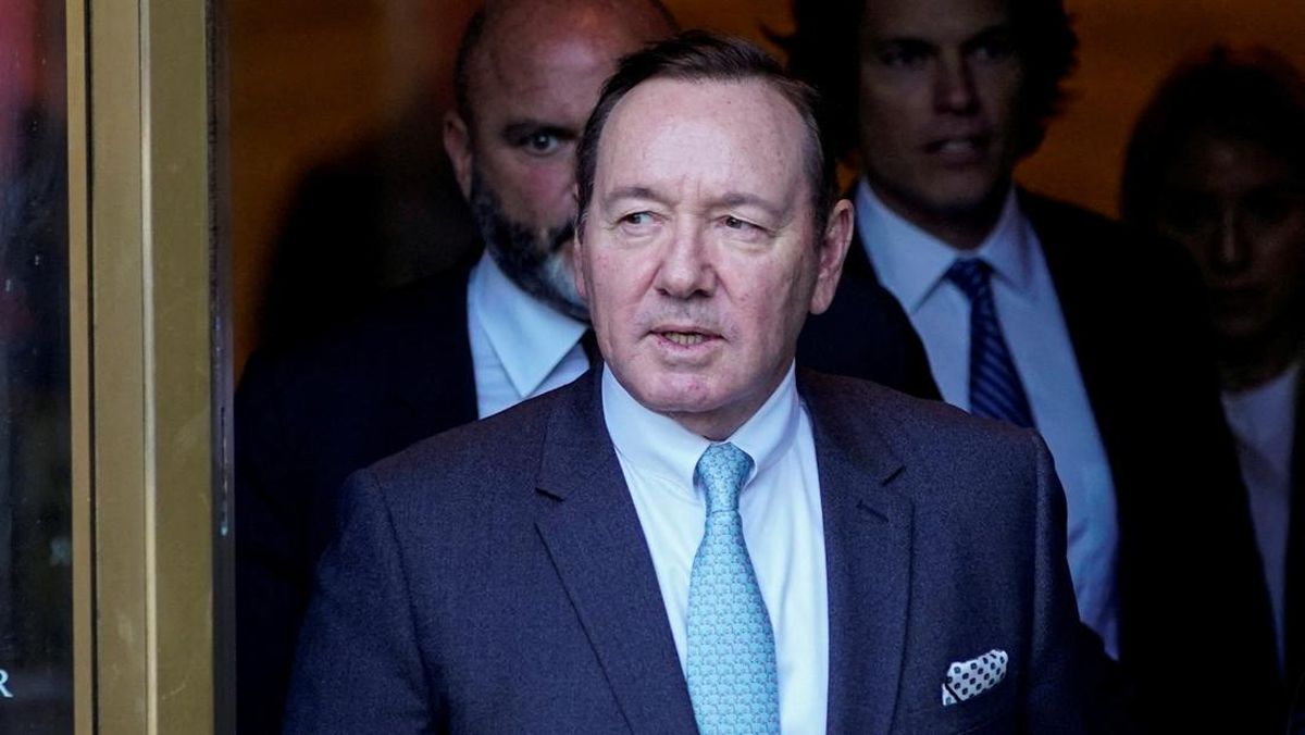 Kevin Spacey Kini Tak Punya Rumah, Tinggal Ngontrak di Airbnb