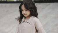 <p>Gempi kerap menjadi model untuk sebuah produk anak-anak. Gaya Gempi saat berpose dinilai sangat keren oleh netizen. (Foto: Instagram: @gempiiita)</p>