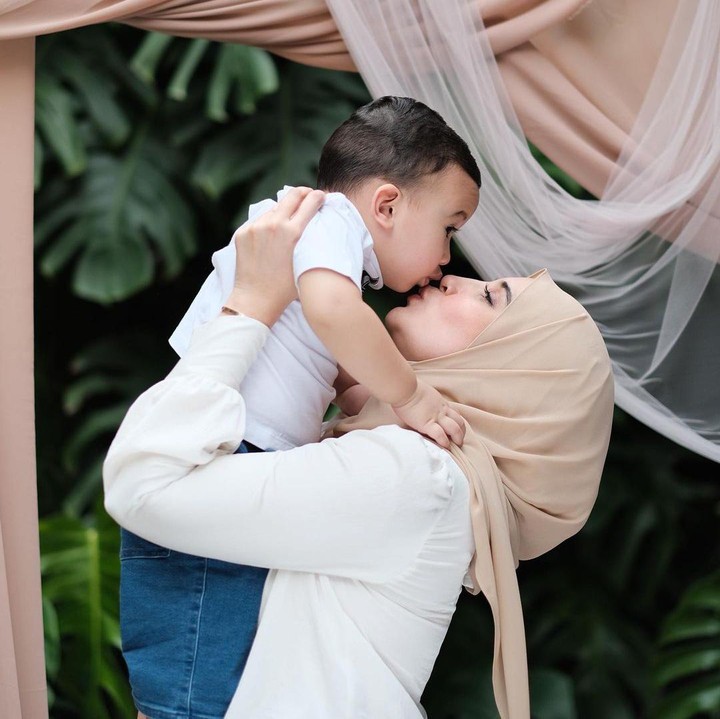 <p>Irwansyah mengungkap bahwa Zaskia sangat mencintai anaknya. Ia pun jadi teringat dengan sang Bunda. (Foto: instagram: @zaskiasungkar15)</p>