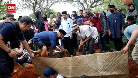 VIDEO: Pemakaman Siswa MTsN 19 Korban Tembok Roboh