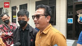 VIDEO: LPSK Dampingi Aremania Ambil Ponsel Di Polres Malang