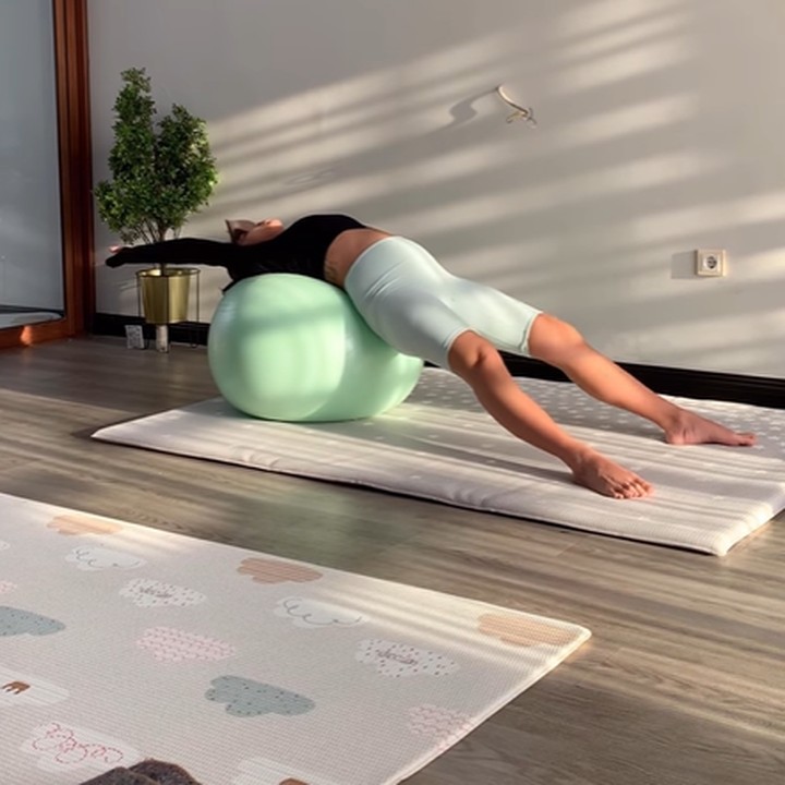 <p>Unggannya ini juga medapat komentar dan doa positif dari para netizen. Kabar kehamialnnya juga ia bagikan melaui instagramnya beberpaa waktu lalu.(Foto: Instagram @cantitachril)</p>