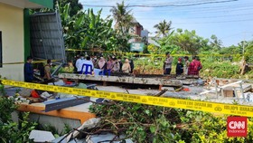 Menag Yaqut Janji Renovasi Total MTsN 19 Usai Diterjang Banjir Maut